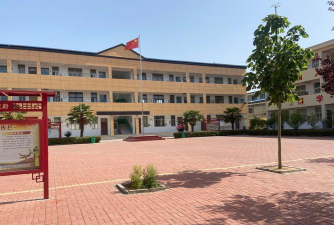 六户地镇学校阅读区
